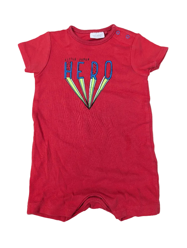 Next - Strampler Overall Spieler rot "Little super Hero" Gr. 62-68