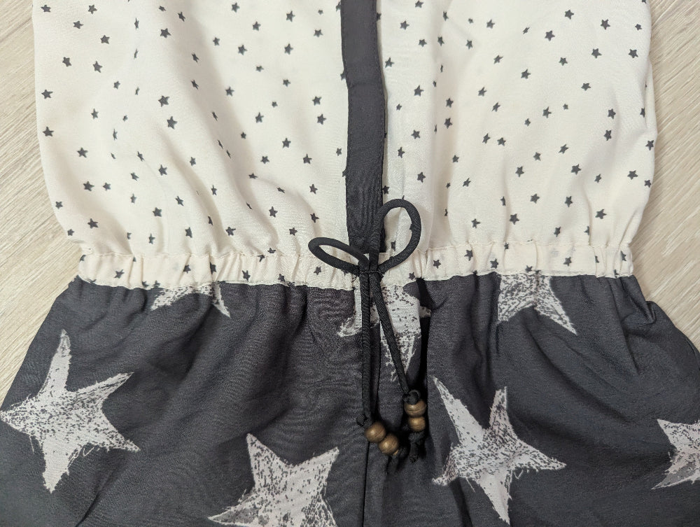 Next - Spieler Overall Strampler Jumpsuit Sterne Edel weiss grau Gr. 98