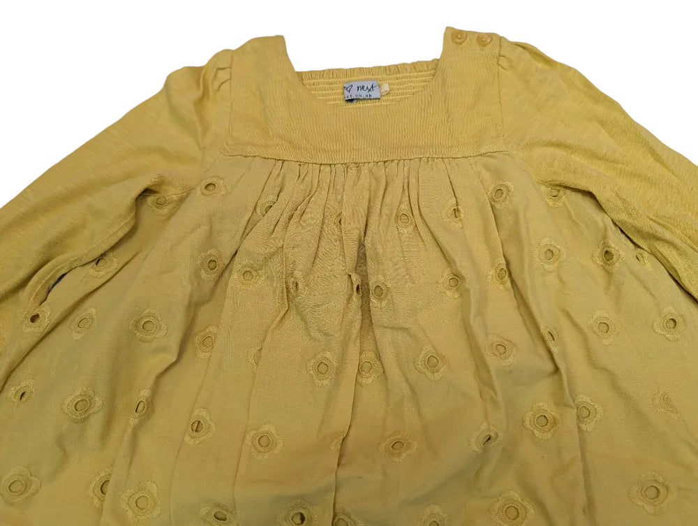 Next Mädchenkleid gelb mit Lochstickerei Gr. 86 – Secondhand